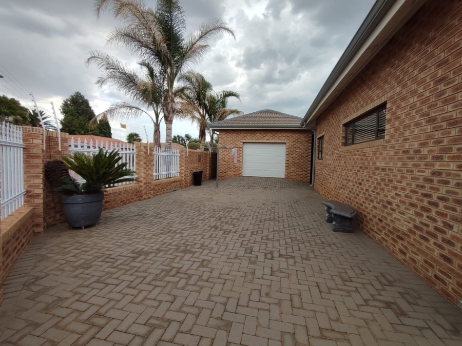 2 Bedroom Property for Sale in Flamwood North West
